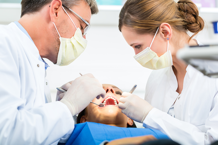 Female-patient-with-dentist